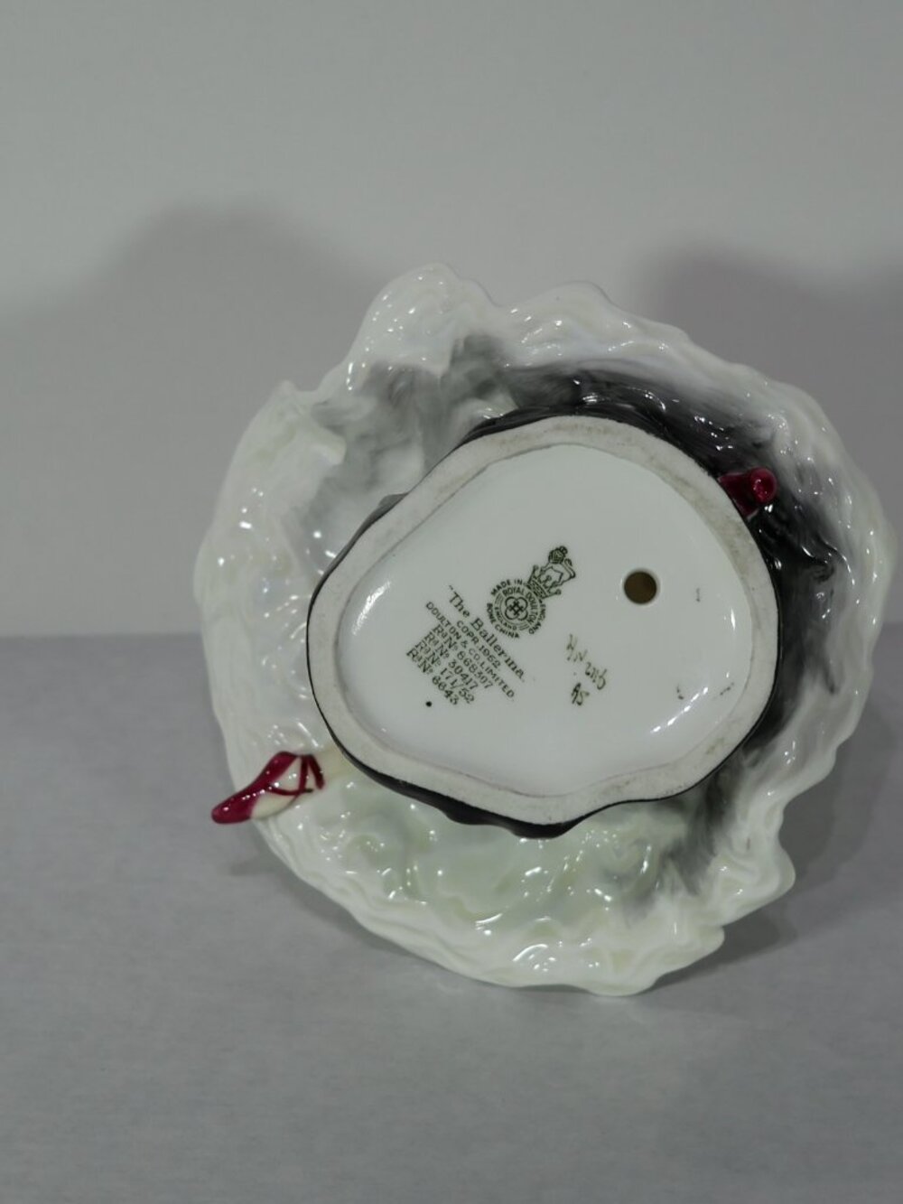 VINTAGE Royal Doulton "The Ballerina" Collectible Figurine Made In England - Picture 4 of 7